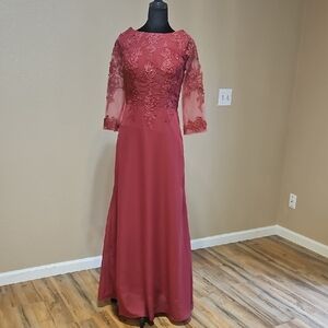 Elegant Burgundy Lace Evening Gown